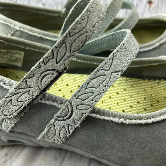 COLUMBIA Gray Suede & Canvas Mary Jane Tech Lite Omni-Grip Hiking Walking Flats - Picture 17 of 17